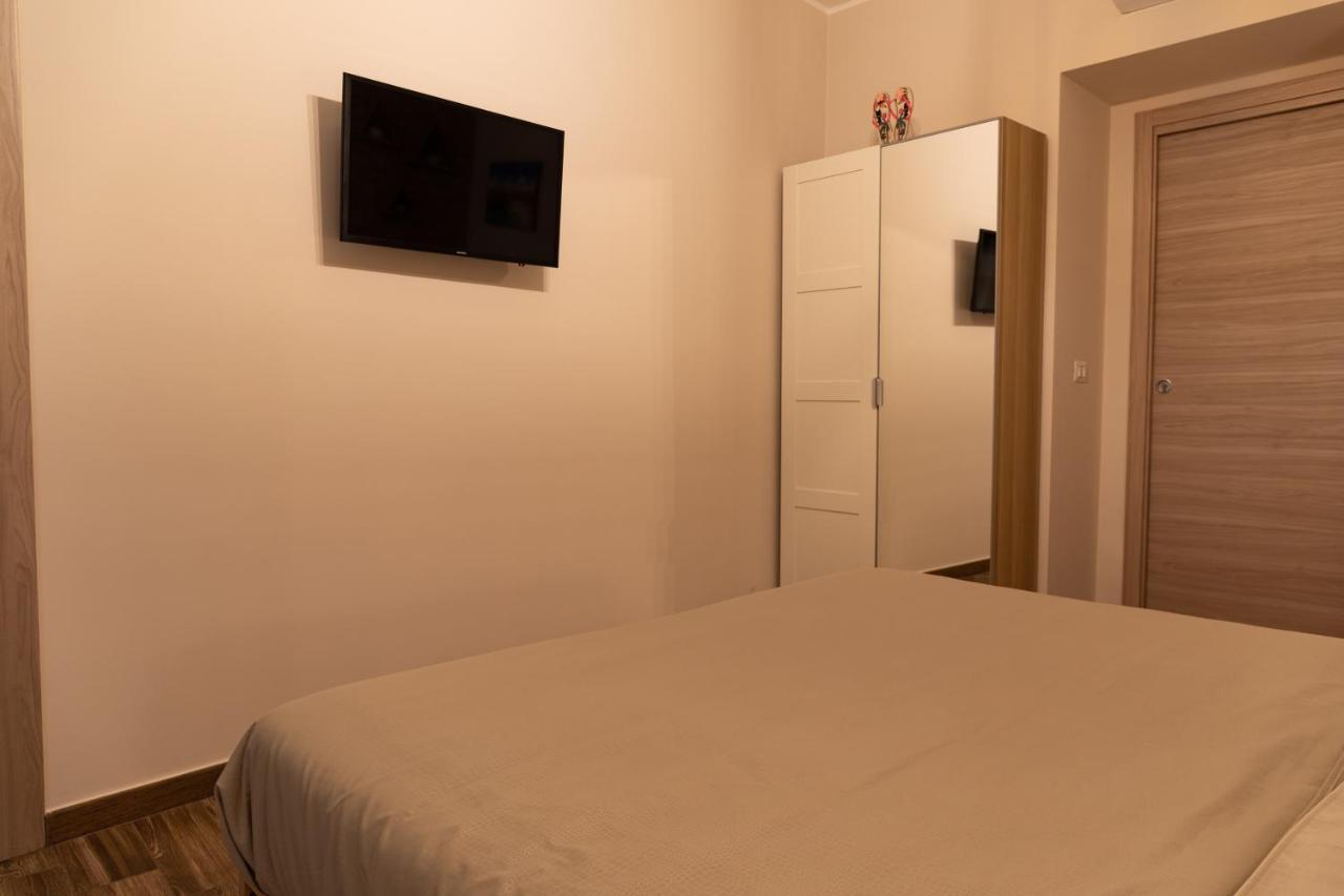 Tizzy Apartment & Rooms Bari Exteriör bild